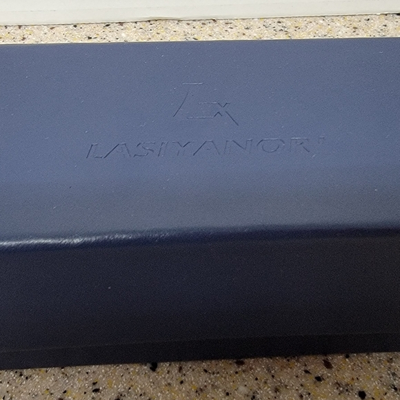 Lasiyanor Navy Blue sunglasses with case - Picture 4 of 4